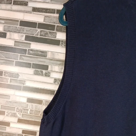 Tommy Hilfiger Men's Black and Gray Argyle Sweater Vest - Picture 8 of 11